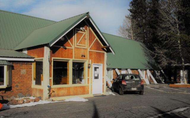 Eagle Crater Lake Inn