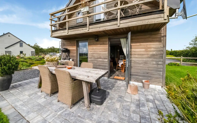 Tranquil Holiday Home in Mont with bubble bath, Terrace, Garden
