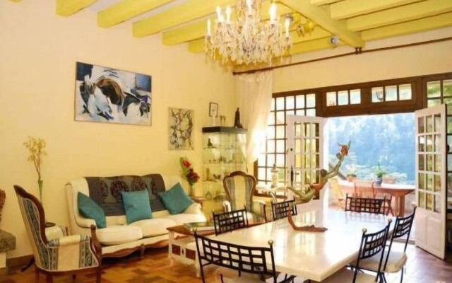 Villa Aimee Luxury Apartments With Heated Pool