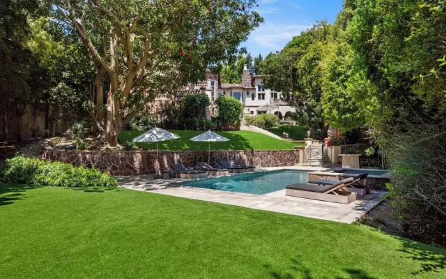 Carolwood - Modern Tuscan Villa With Rolling Lawns and Loggia in Holmby Hills