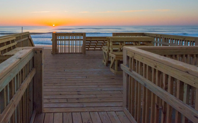 Holiday Inn Express Nags Head Oceanfront by IHG