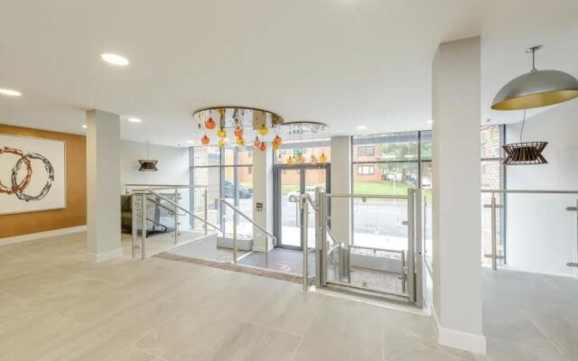 Luxury 1-bedroom Apartment With Free Parking