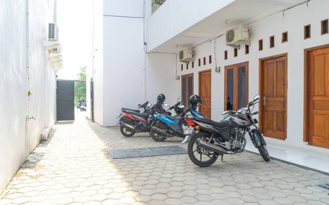 Formerly Reddoorz Syariah Jatisampurna Hospital