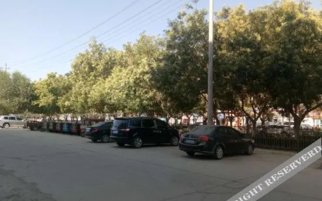 Ruoqiang holiday inn