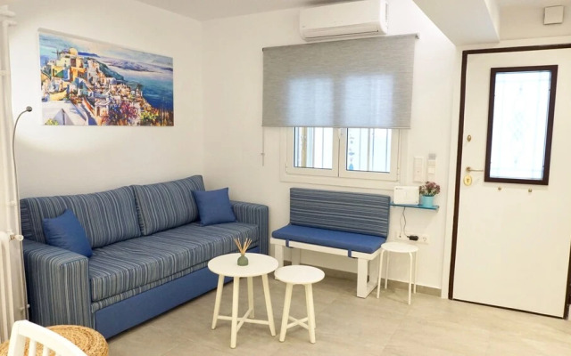 Cycladic Style Apt in Athens