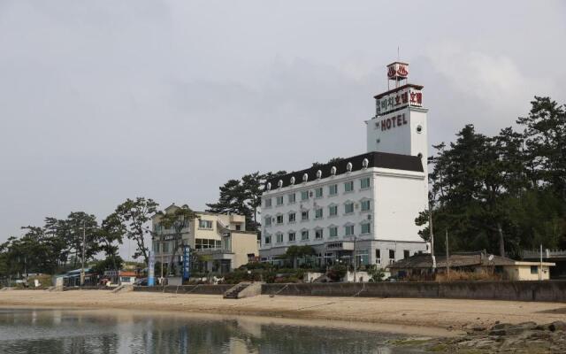 Muan Beach Hotel