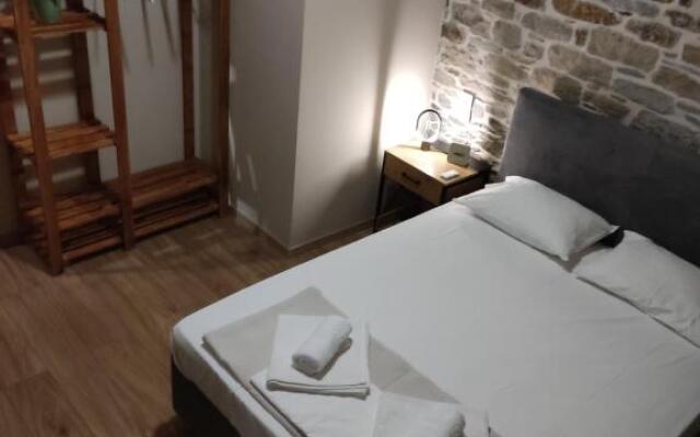 dolihis gi "loupastra"kampos ikaria