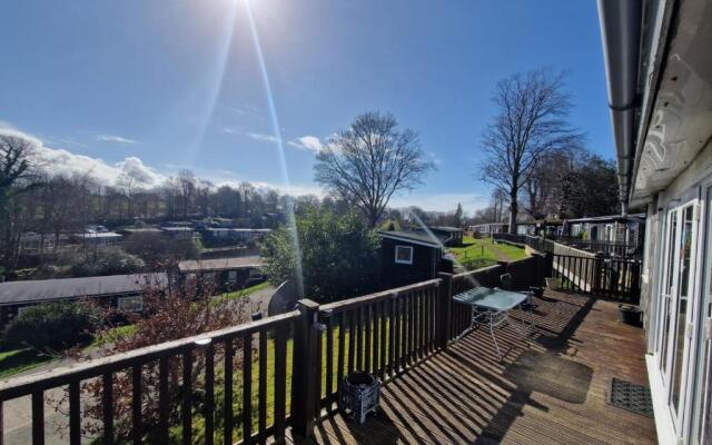 60 upperlakeside glan gwna