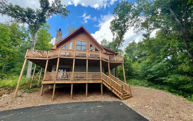 Wintergreen Chesnut Hot-tub Arcade Fireplace