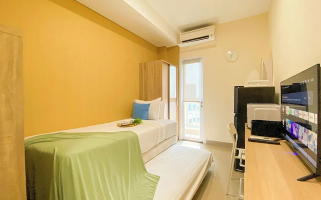 Minimalist And Compact Studio (No Kitchen) At Apartment B Residence – Guest Rooms – Legok