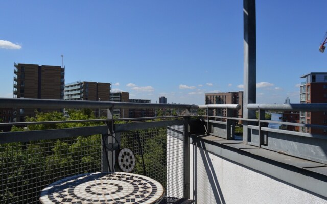 2 Bedroom Apartment With Balcony Overlooking River