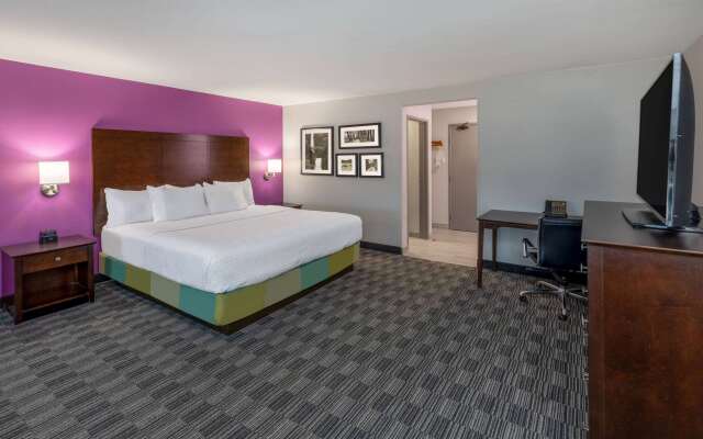 La Quinta Inn & Suites by Wyndham Houston NW Brookhollow