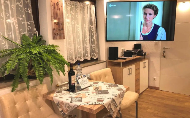 Ferienwohnung Apartment Dettum mit eigenem Bad, Kochnische und Wintergarten