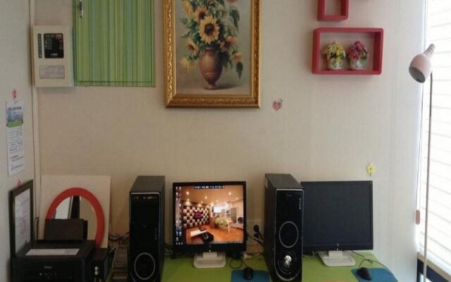 Crystal Guesthouse (Female Only)