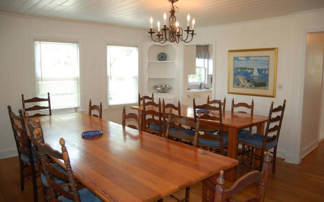 E-Z Does It - 7 Br Home