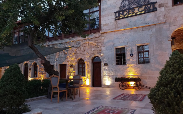Under Cave Hotel