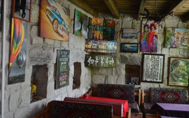 Stay In Peace Cave Hostel