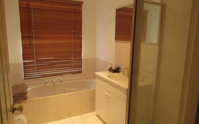 Albany Holiday House