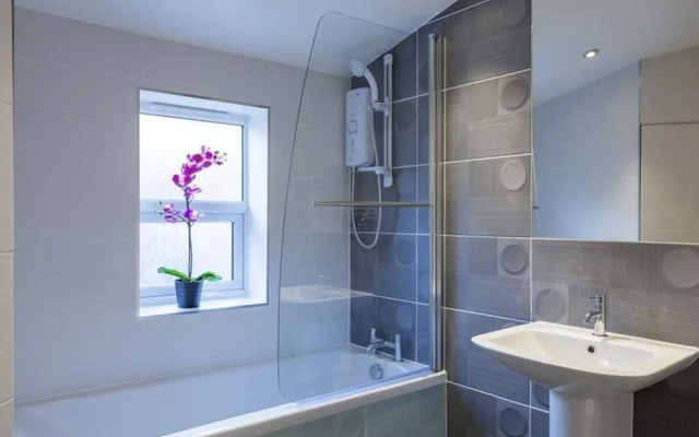 Charming Tower Bridge Apartment