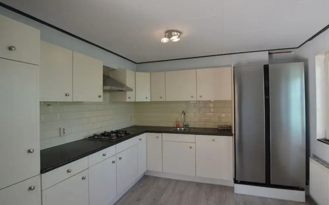 Lovely Holiday Home in Kaatsheuvel With Bubble Bath