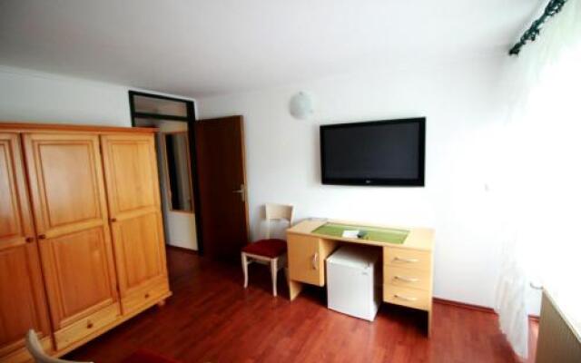 Pod Orehi Guest House