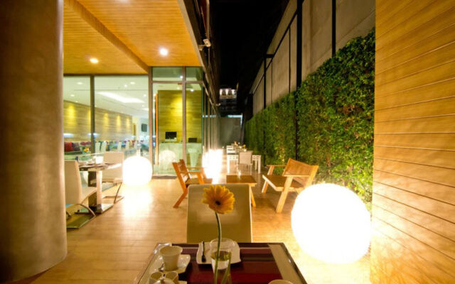 Seven Zea Chic Hotel
