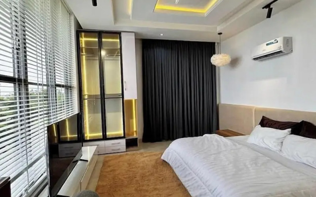 Shortlets Apartment by Tomi