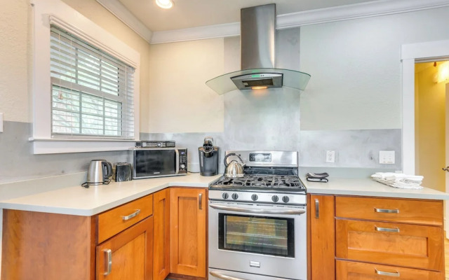 Stay & Play in Pensacola: Apartment Near Dtwn