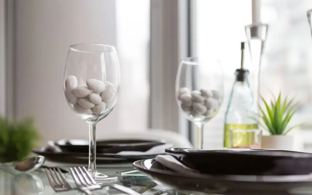 QuickStay - Chic Condo in Yorkville (Yonge & Bloor)
