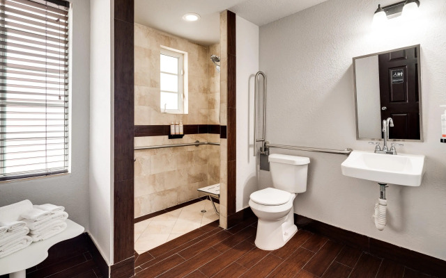 Tradewinds Apartment Hotel