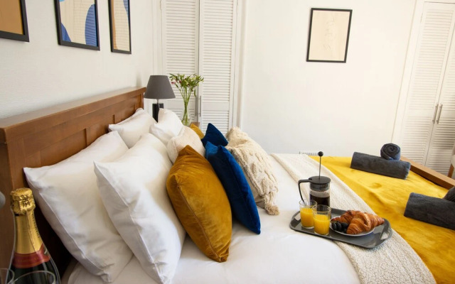 Spacious - Central 2 Bed Apartment