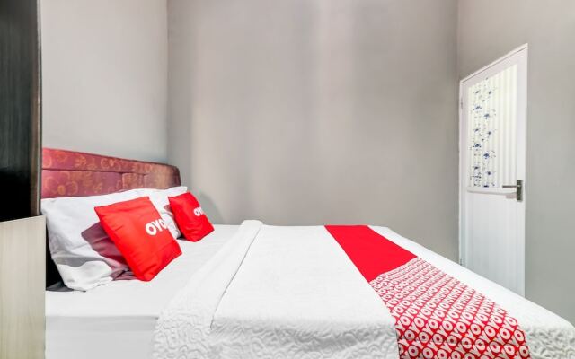 RedDoorz Syariah Near Tugu Gentan Jakal