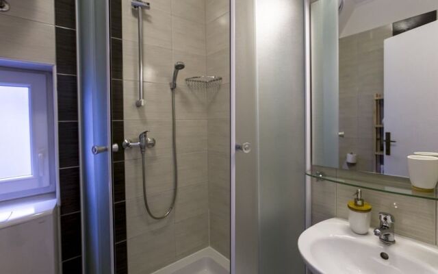 Julije Rooms