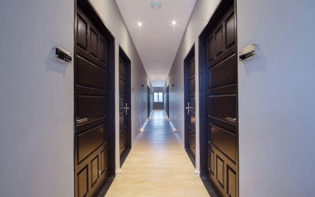 OYO Flagship 90726 The Regia Cihampelas Hotel Band