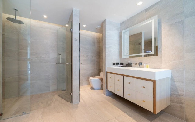 SeaView 3BR Apartment 812 in BluePoint