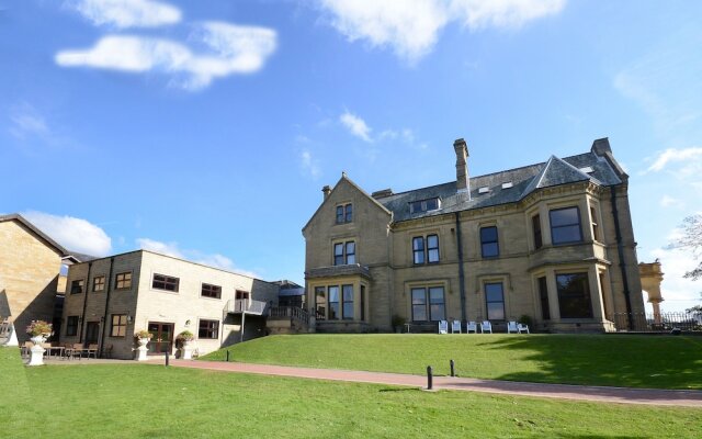 The Oaks Hotel