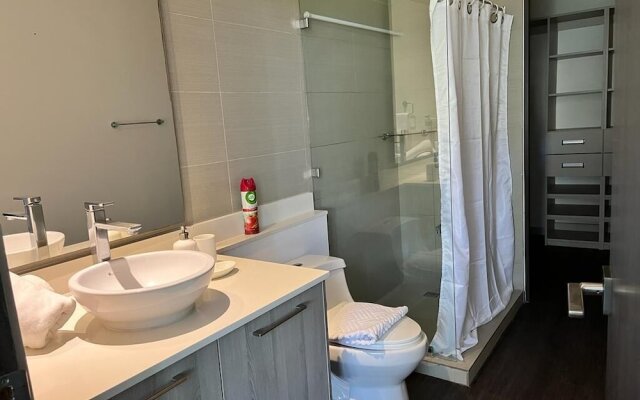 BEE Suites Santa Ana