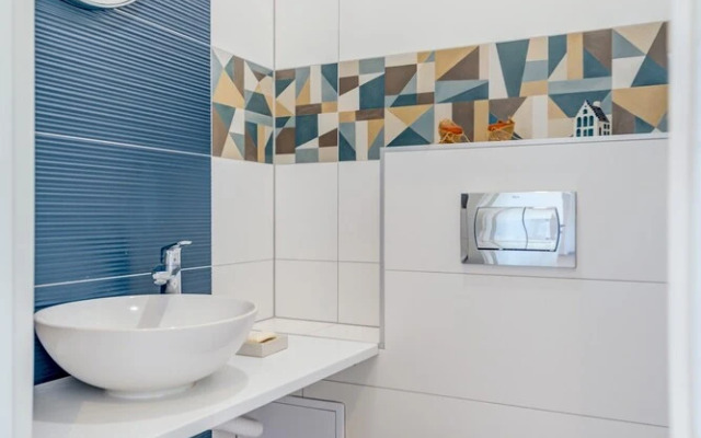 Modern 90 m2 apt With Balcony w the sea View