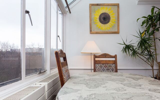 Central London Apartment With a Balcony