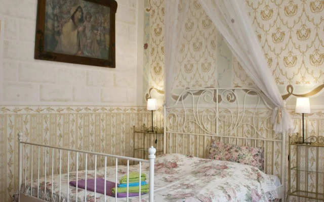 Old Time Hotel