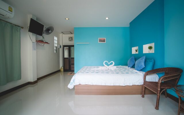 Tharadol Beach Resort