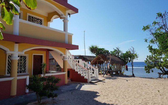Paz Patar Beach House Resort