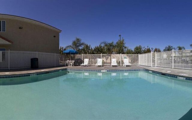 Holiday Inn Express Delano Highway 99