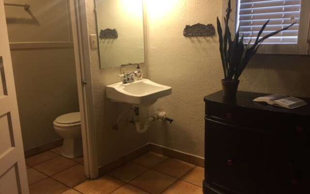 The Historic Leakey Inn