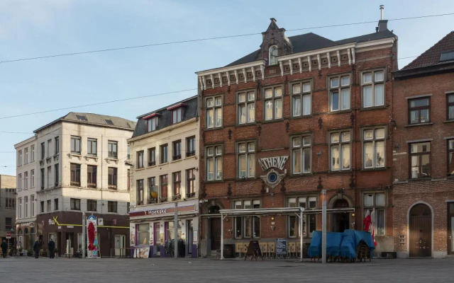 Three Bedroom Marble Apartment in the Heart of Antwerp