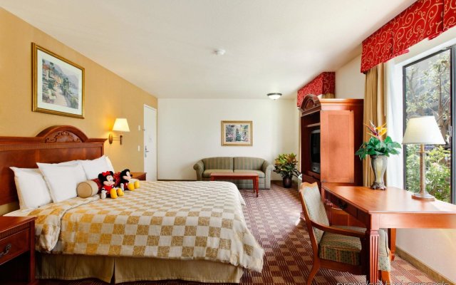 Cortona Inn & Suites Anaheim Resort