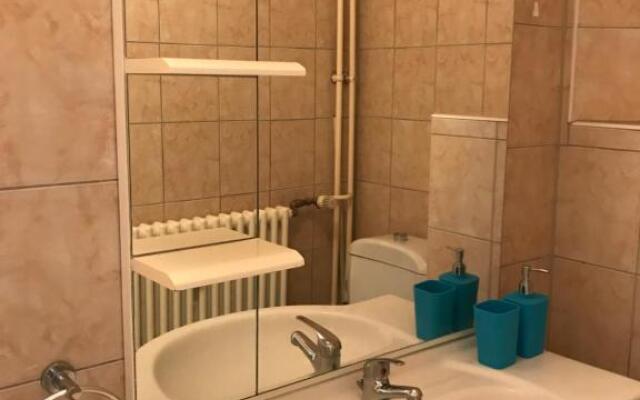 Studio Lora RM 1221