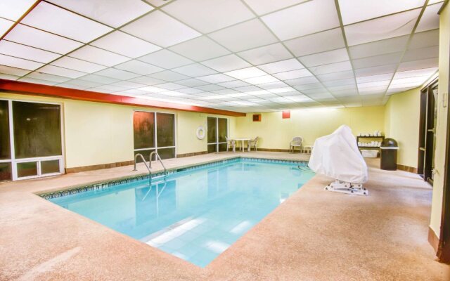 Comfort Inn & Suites Macon North I-75
