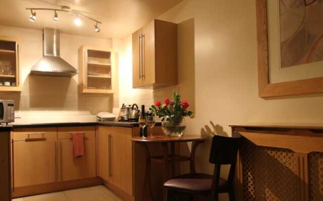 Thameside Hotel