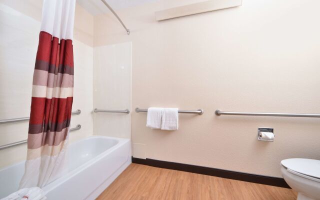 Super 8 by Wyndham Deerfield/Northbrook